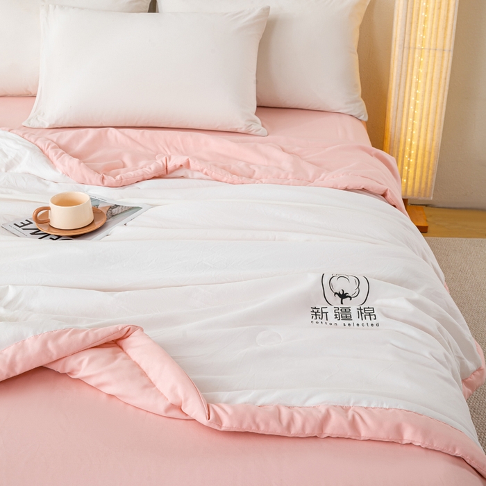 91家纺网 家纺一手货源 找家纺 憨豆  2026新款撞色双拼新疆棉花被夏被无印风水洗棉空调被夏凉被子（常年有货） 棉朵-浅粉白