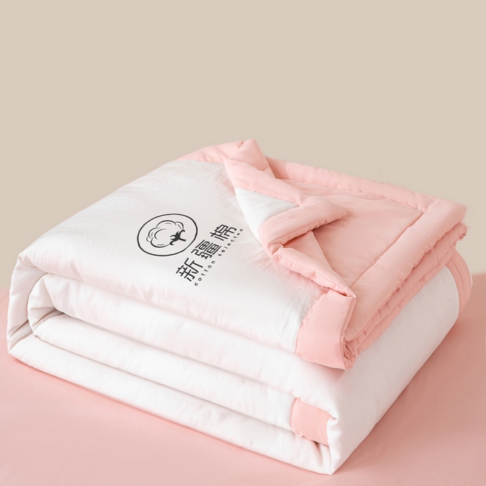 91家纺网 家纺一手货源 找家纺 憨豆  2026新款撞色双拼新疆棉花被夏被无印风水洗棉空调被夏凉被子（常年有货） 棉朵-浅粉白