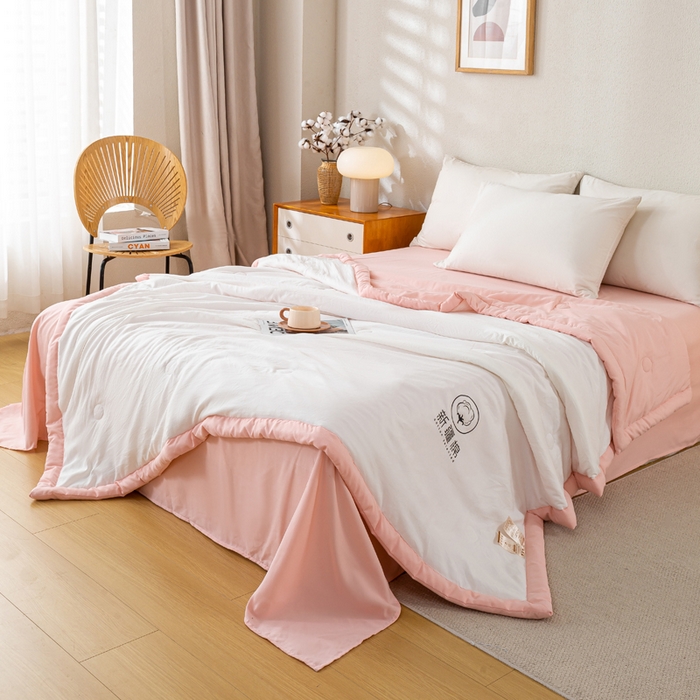 91家纺网 家纺一手货源 找家纺 憨豆  2026新款撞色双拼新疆棉花被夏被无印风水洗棉空调被夏凉被子（常年有货） 棉朵-浅粉白