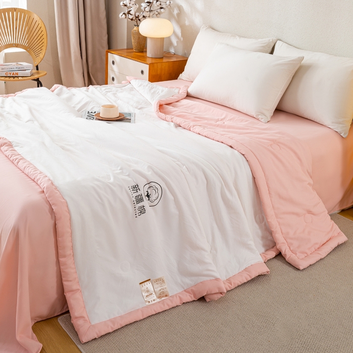 91家纺网 家纺一手货源 找家纺 憨豆  2026新款撞色双拼新疆棉花被夏被无印风水洗棉空调被夏凉被子（常年有货） 棉朵-浅粉白