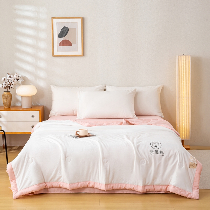 91家纺网 家纺一手货源 找家纺 憨豆  2026新款撞色双拼新疆棉花被夏被无印风水洗棉空调被夏凉被子（常年有货） 棉朵-浅粉白