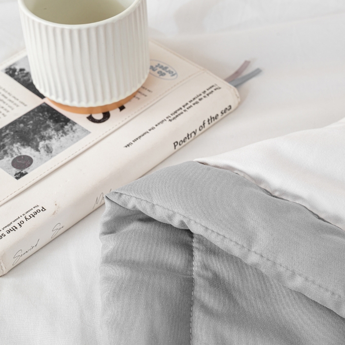 91家纺网 家纺一手货源 找家纺 憨豆  2026新款撞色双拼新疆棉花被夏被无印风水洗棉空调被夏凉被子（常年有货） 棉朵-浅灰白