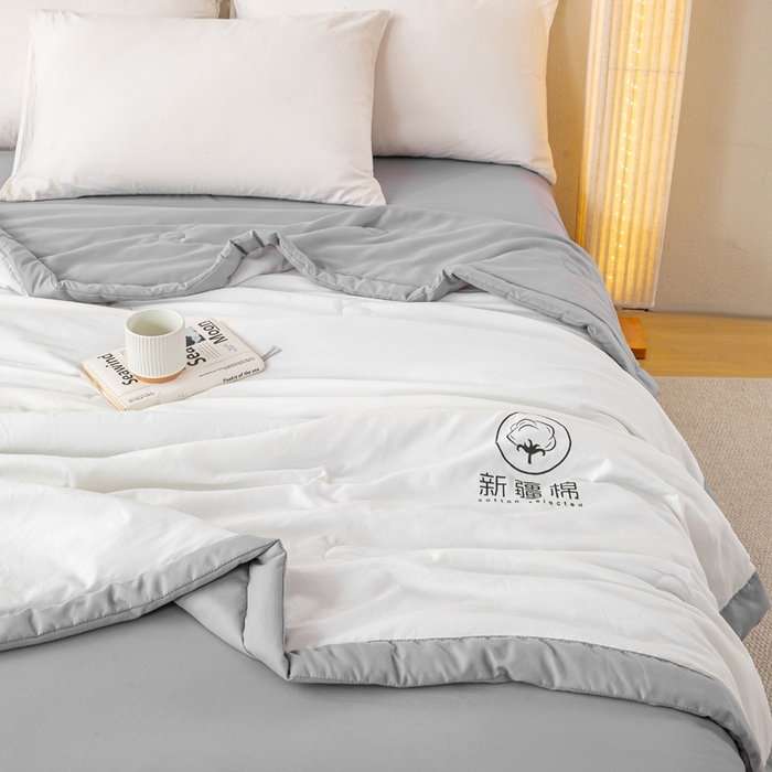 91家纺网 家纺一手货源 找家纺 憨豆  2026新款撞色双拼新疆棉花被夏被无印风水洗棉空调被夏凉被子（常年有货） 棉朵-浅灰白