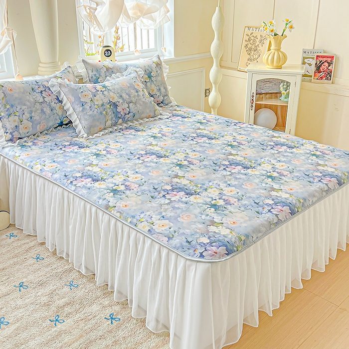 91家纺网 家纺一手货源 找家纺 栩裕纺织 2026新款（常年不断货）A类凉感丝床裙款凉席夏被四件套花边空调被三件套 艾维斯