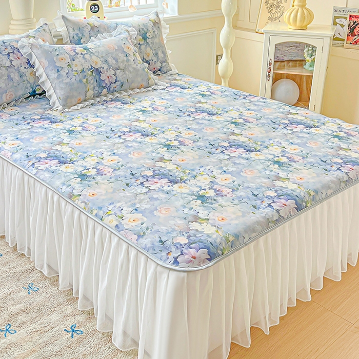 91家纺网 家纺一手货源 找家纺 栩裕纺织 2026新款（常年不断货）A类凉感丝床裙款凉席夏被四件套花边空调被三件套 艾维斯