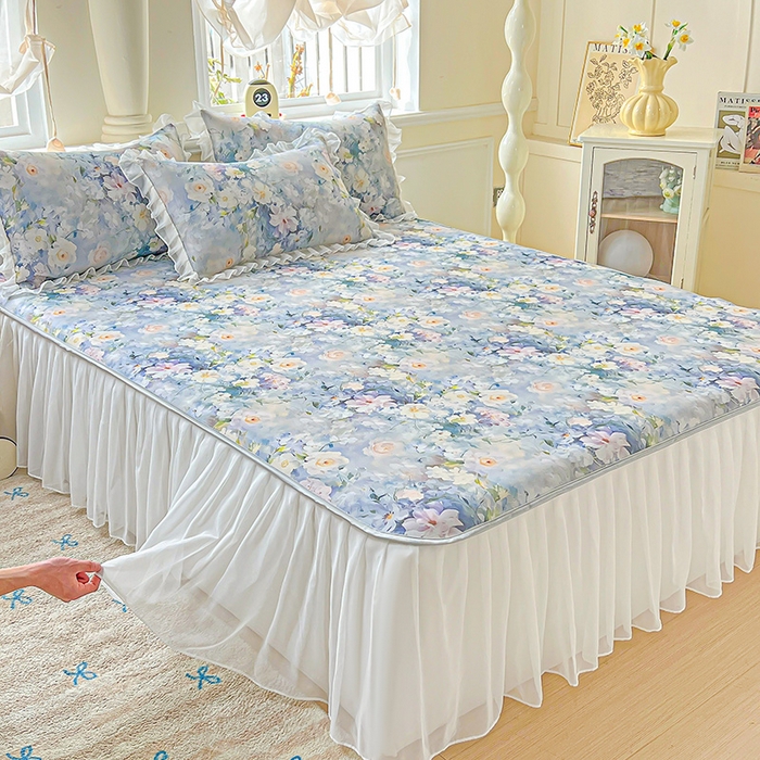 91家纺网 家纺一手货源 找家纺 栩裕纺织 2026新款（常年不断货）A类凉感丝床裙款凉席夏被四件套花边空调被三件套 艾维斯