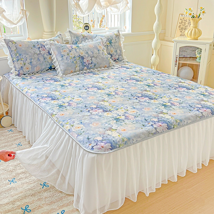 91家纺网 家纺一手货源 找家纺 栩裕纺织 2026新款（常年不断货）A类凉感丝床裙款凉席夏被四件套花边空调被三件套 艾维斯