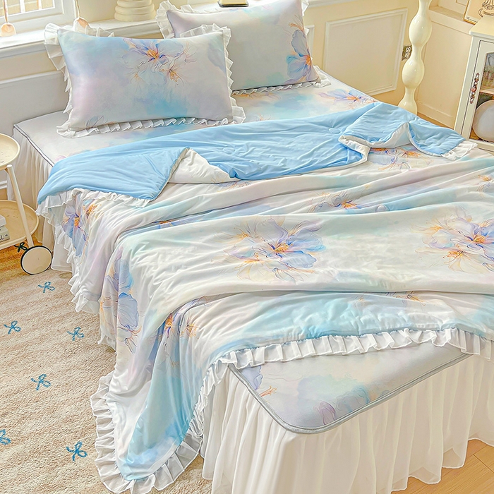 91家纺网 家纺一手货源 找家纺 栩裕纺织 2026新款（常年不断货）A类凉感丝床裙款凉席夏被四件套花边空调被三件套 馨韵