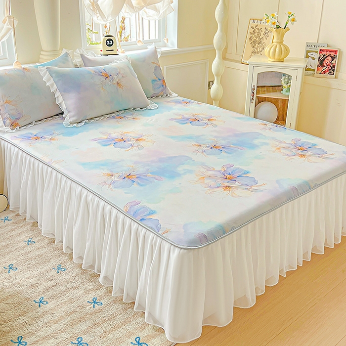 91家纺网 家纺一手货源 找家纺 栩裕纺织 2026新款（常年不断货）A类凉感丝床裙款凉席夏被四件套花边空调被三件套 馨韵