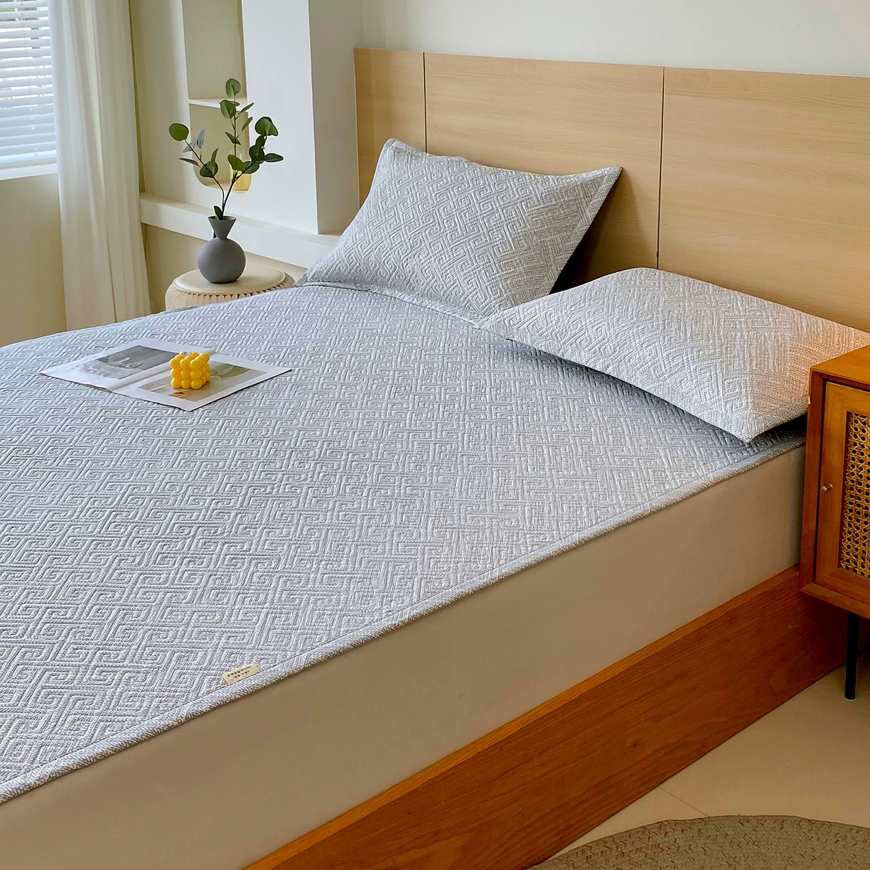 91家纺网 家纺一手货源 找家纺 金鑫汇家纺 2026春夏新款成人床新花型老粗布夹棉床盖软凉席席子可以机洗 流光灰