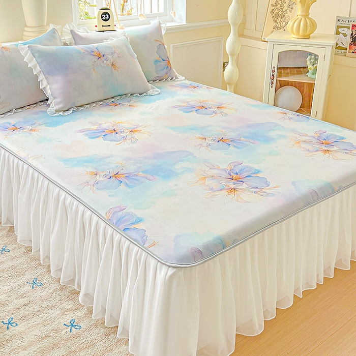 91家纺网 家纺一手货源 找家纺 栩裕纺织 2026新款（常年不断货）A类凉感丝床裙款凉席夏被四件套花边空调被三件套 馨韵