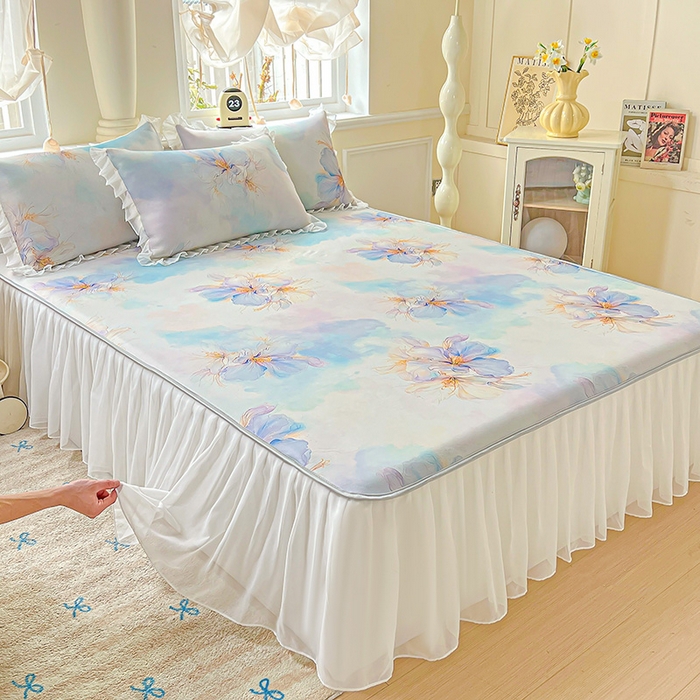 91家纺网 家纺一手货源 找家纺 栩裕纺织 2026新款（常年不断货）A类凉感丝床裙款凉席夏被四件套花边空调被三件套 馨韵