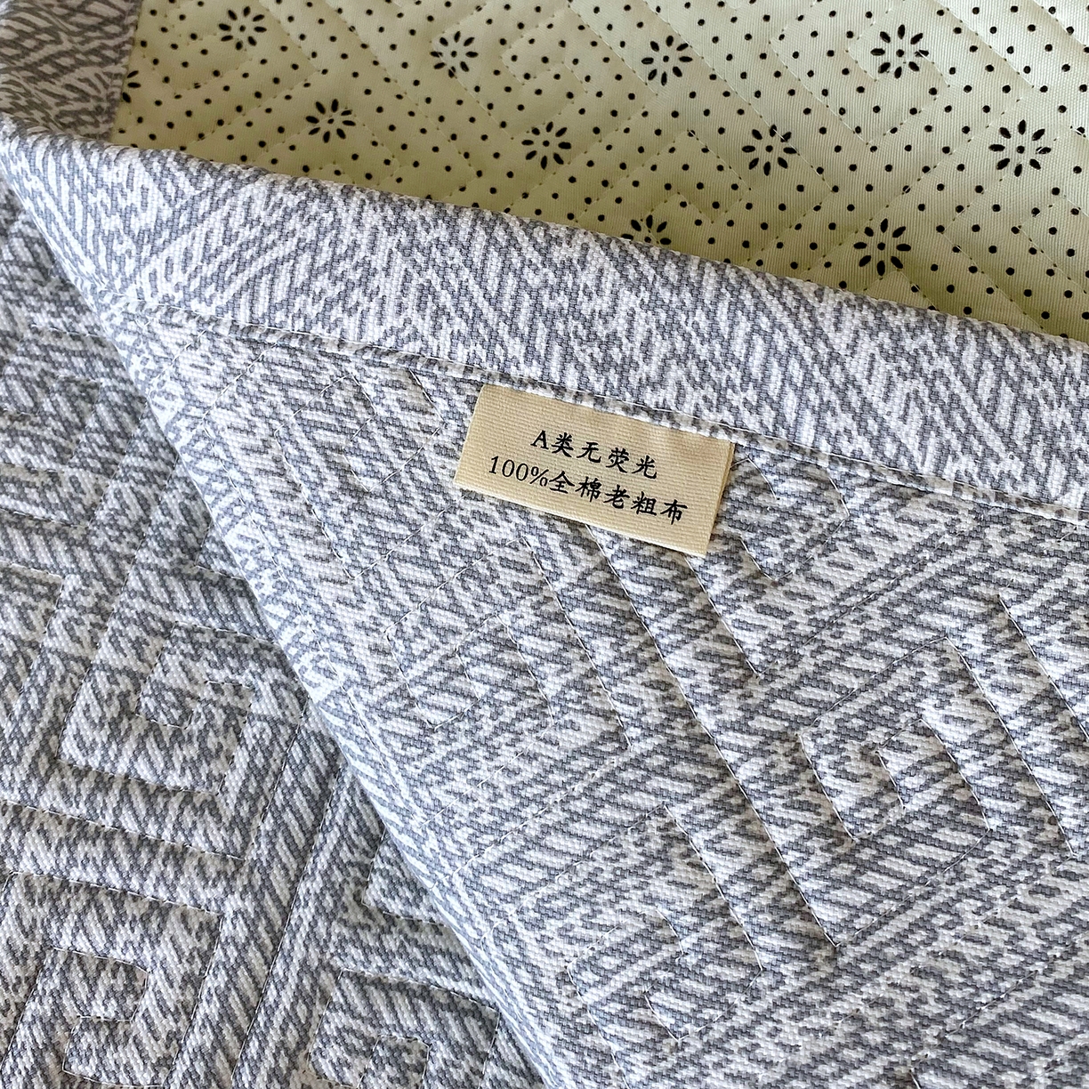 91家纺网 家纺一手货源 找家纺 金鑫汇家纺 2026春夏新款成人床新花型老粗布夹棉床盖软凉席席子可以机洗 流光灰