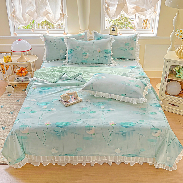 91家纺网 家纺一手货源 找家纺 栩裕纺织 2026新款（常年不断货）A类凉感丝床裙款凉席夏被四件套花边空调被三件套 荷塘月色