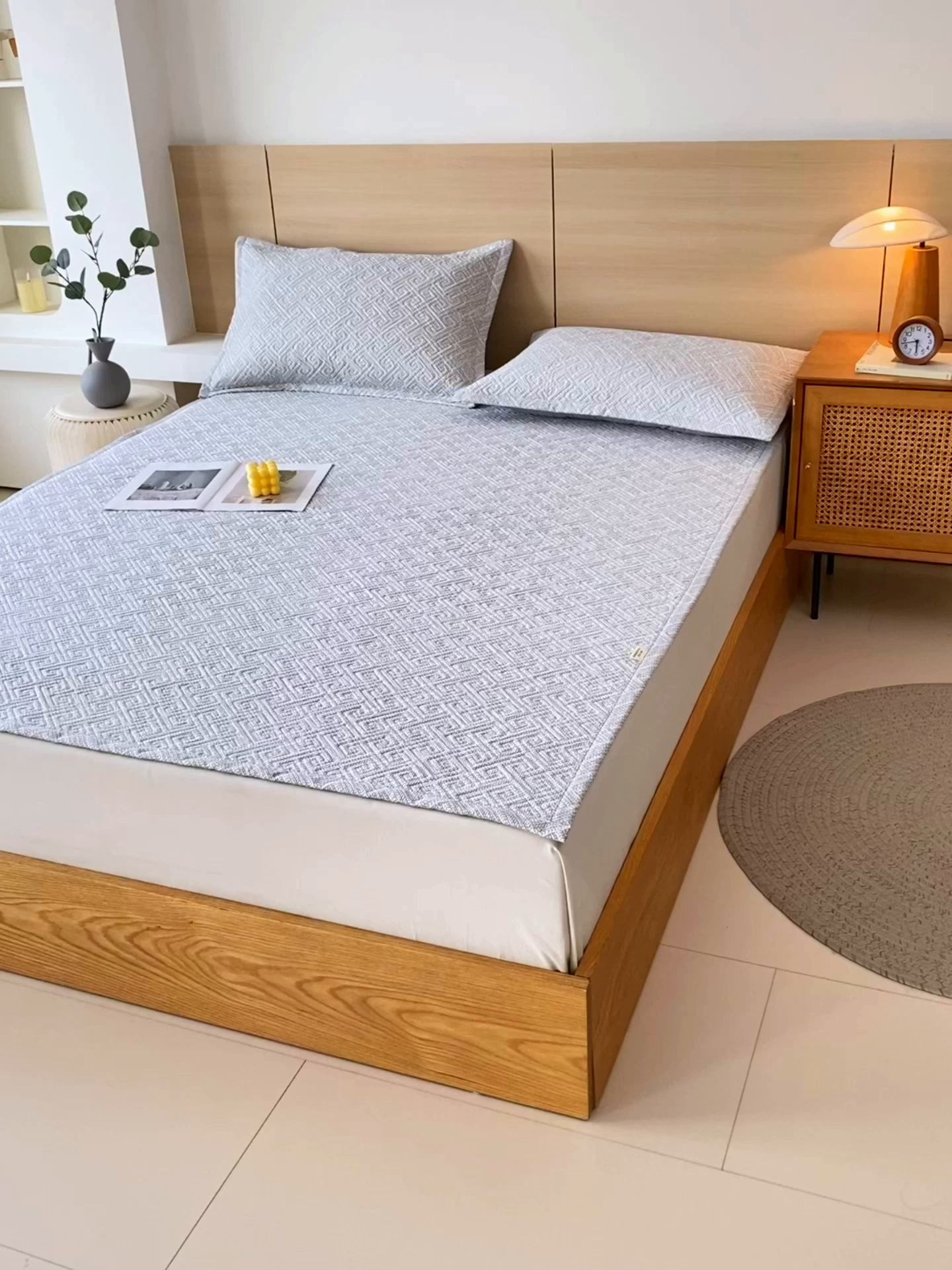 91家纺网 家纺一手货源 找家纺 金鑫汇家纺 2026春夏新款成人床新花型老粗布夹棉床盖软凉席席子可以机洗 流光灰