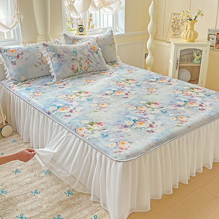 91家纺网 家纺一手货源 找家纺 栩裕纺织 2026新款（常年不断货）A类凉感丝床裙款凉席夏被四件套花边空调被三件套 丽莎庄园