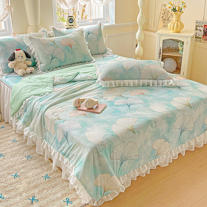 91家纺网 家纺一手货源 找家纺 栩裕纺织 2026新款（常年不断货）A类凉感丝床裙款凉席夏被四件套花边空调被三件套 银杏漫舞