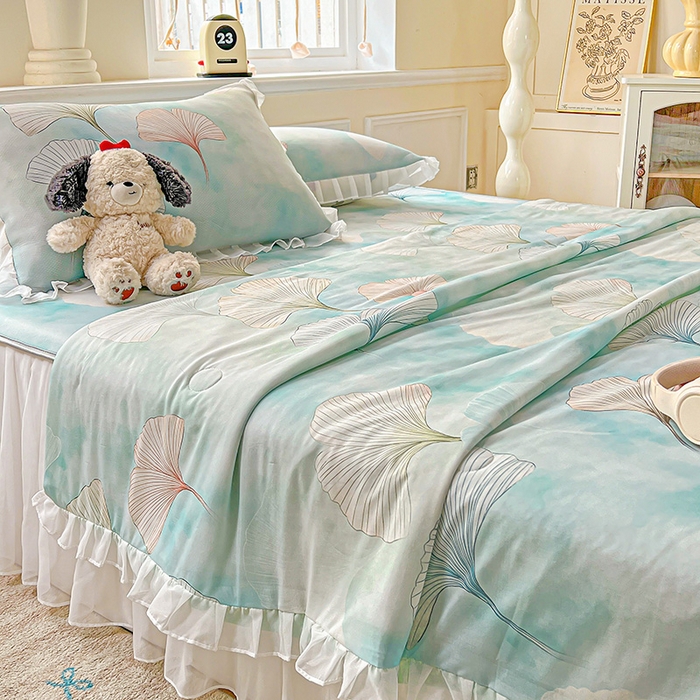 91家纺网 家纺一手货源 找家纺 栩裕纺织 2026新款（常年不断货）A类凉感丝床裙款凉席夏被四件套花边空调被三件套 银杏漫舞