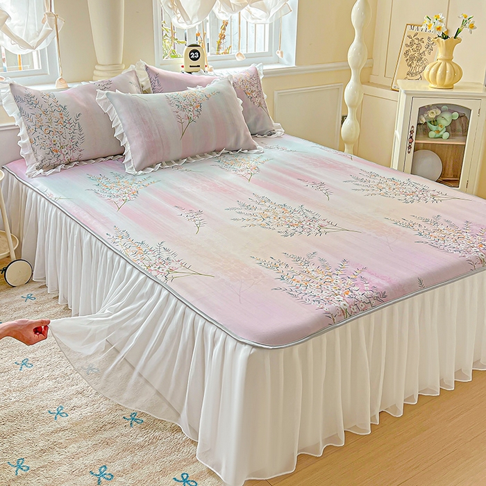 91家纺网 家纺一手货源 找家纺 栩裕纺织 2026新款（常年不断货）A类凉感丝床裙款凉席夏被四件套花边空调被三件套 恋语