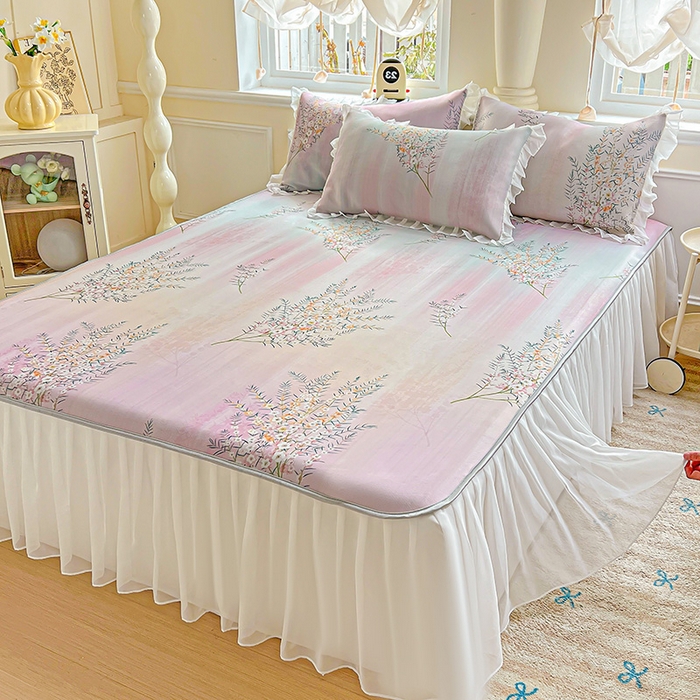 91家纺网 家纺一手货源 找家纺 栩裕纺织 2026新款（常年不断货）A类凉感丝床裙款凉席夏被四件套花边空调被三件套 恋语