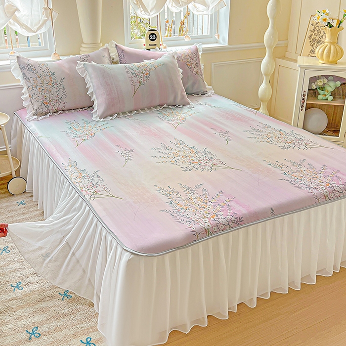 91家纺网 家纺一手货源 找家纺 栩裕纺织 2026新款（常年不断货）A类凉感丝床裙款凉席夏被四件套花边空调被三件套 恋语