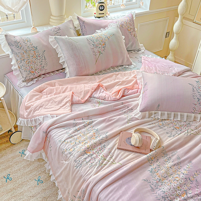 91家纺网 家纺一手货源 找家纺 栩裕纺织 2026新款（常年不断货）A类凉感丝床裙款凉席夏被四件套花边空调被三件套 恋语