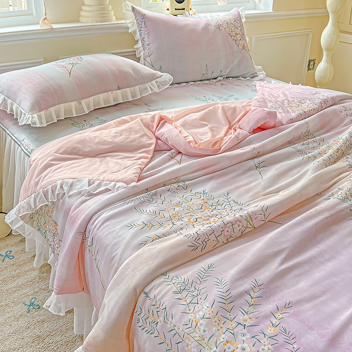 91家纺网 家纺一手货源 找家纺 栩裕纺织 2026新款（常年不断货）A类凉感丝床裙款凉席夏被四件套花边空调被三件套 恋语