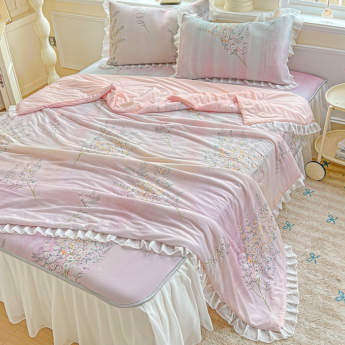 91家纺网 家纺一手货源 找家纺 栩裕纺织 2026新款（常年不断货）A类凉感丝床裙款凉席夏被四件套花边空调被三件套 恋语