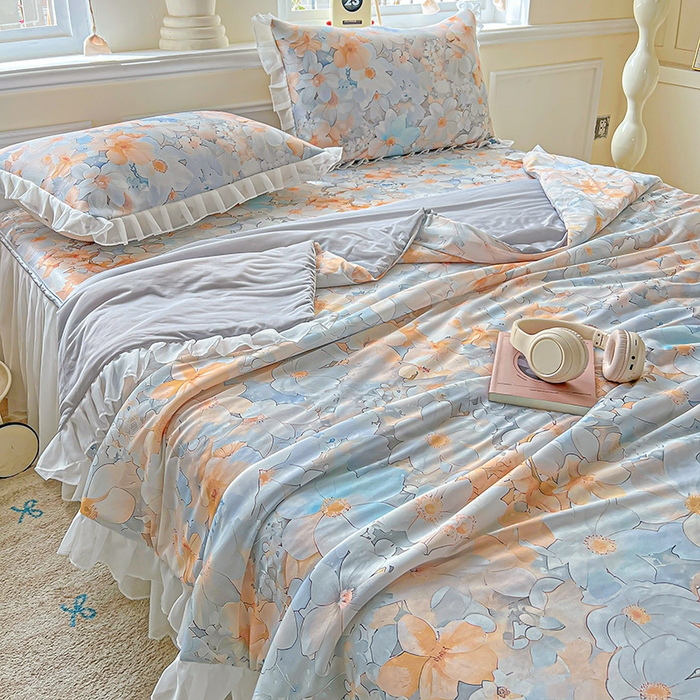 91家纺网 家纺一手货源 找家纺 栩裕纺织 2026新款（常年不断货）A类凉感丝床裙款凉席夏被四件套花边空调被三件套 春花秋实