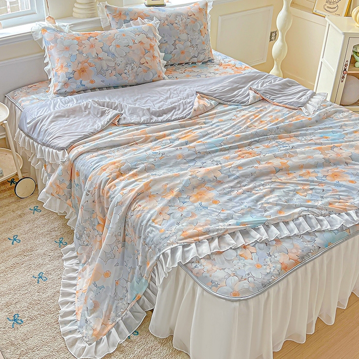 91家纺网 家纺一手货源 找家纺 栩裕纺织 2026新款（常年不断货）A类凉感丝床裙款凉席夏被四件套花边空调被三件套 春花秋实