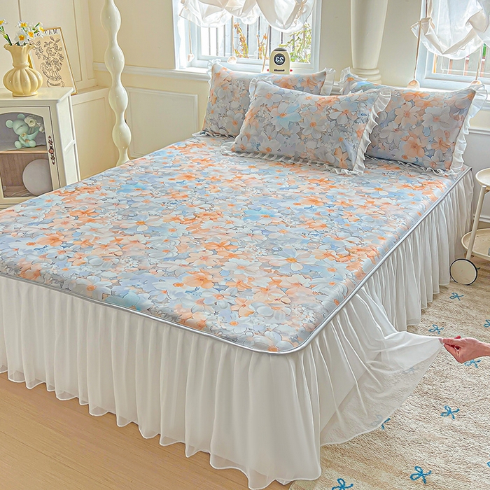 91家纺网 家纺一手货源 找家纺 栩裕纺织 2026新款（常年不断货）A类凉感丝床裙款凉席夏被四件套花边空调被三件套 春花秋实