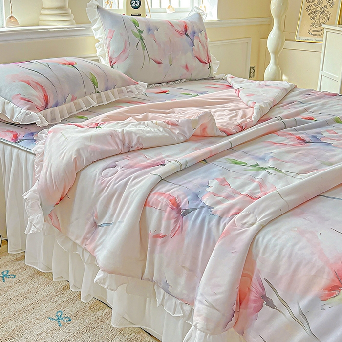 91家纺网 家纺一手货源 找家纺 栩裕纺织 2026新款（常年不断货）A类凉感丝床裙款凉席夏被四件套花边空调被三件套 梦思-红