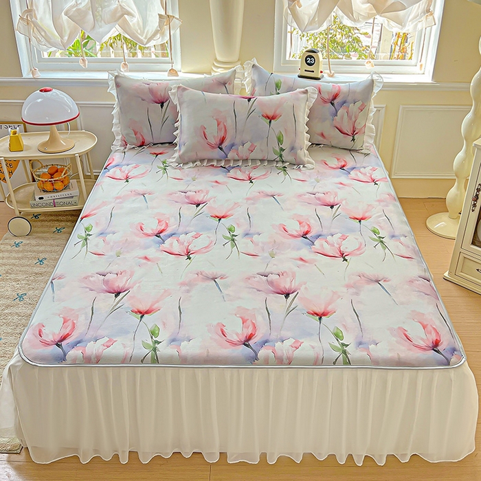 91家纺网 家纺一手货源 找家纺 栩裕纺织 2026新款（常年不断货）A类凉感丝床裙款凉席夏被四件套花边空调被三件套 梦思-红