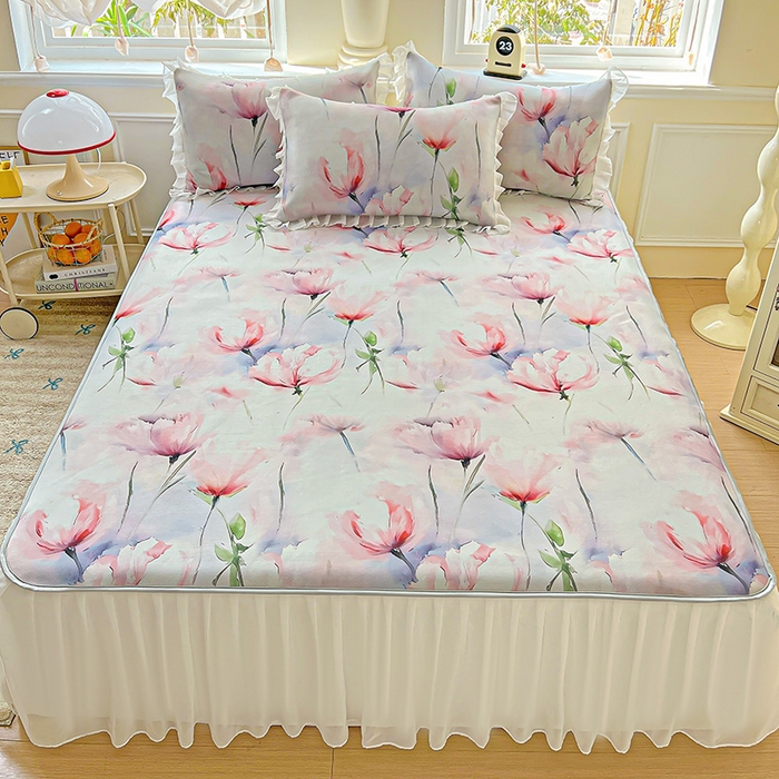 91家纺网 家纺一手货源 找家纺 栩裕纺织 2026新款（常年不断货）A类凉感丝床裙款凉席夏被四件套花边空调被三件套 梦思-红