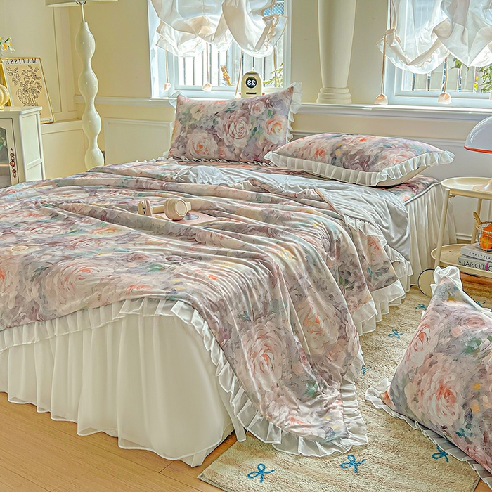 91家纺网 家纺一手货源 找家纺 栩裕纺织 2026新款（常年不断货）A类凉感丝床裙款凉席夏被四件套花边空调被三件套 莫妮卡