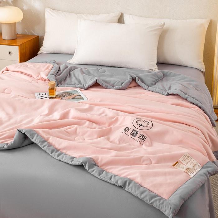 91家纺网 家纺一手货源 找家纺 憨豆  2026新款撞色双拼新疆棉花被夏被无印风水洗棉空调被夏凉被子（常年有货） 棉朵-蔷薇灰