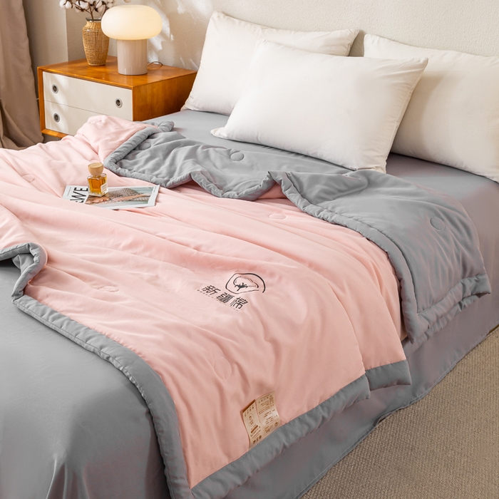 91家纺网 家纺一手货源 找家纺 憨豆  2026新款撞色双拼新疆棉花被夏被无印风水洗棉空调被夏凉被子（常年有货） 棉朵-蔷薇灰