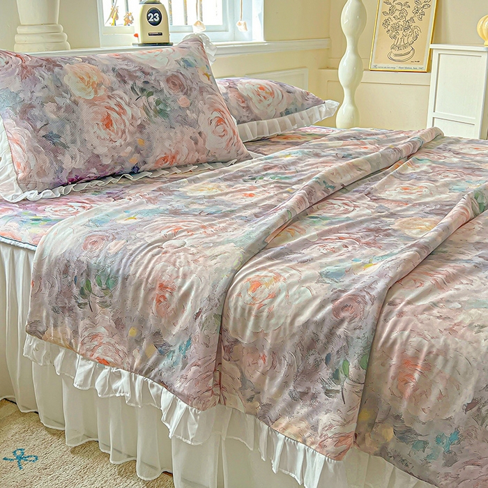 91家纺网 家纺一手货源 找家纺 栩裕纺织 2026新款（常年不断货）A类凉感丝床裙款凉席夏被四件套花边空调被三件套 莫妮卡