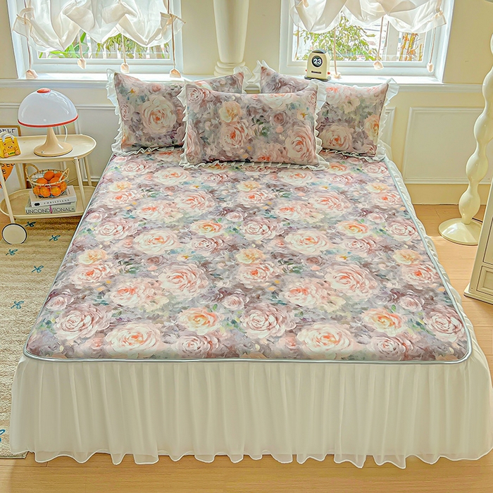 91家纺网 家纺一手货源 找家纺 栩裕纺织 2026新款（常年不断货）A类凉感丝床裙款凉席夏被四件套花边空调被三件套 莫妮卡