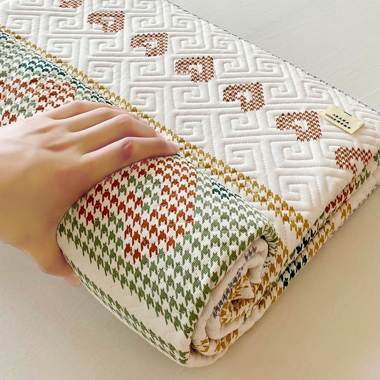 91家纺网 家纺一手货源 找家纺 金鑫汇家纺 2026春夏新款成人床新花型老粗布夹棉床盖软凉席席子可以机洗 同心千鸟格