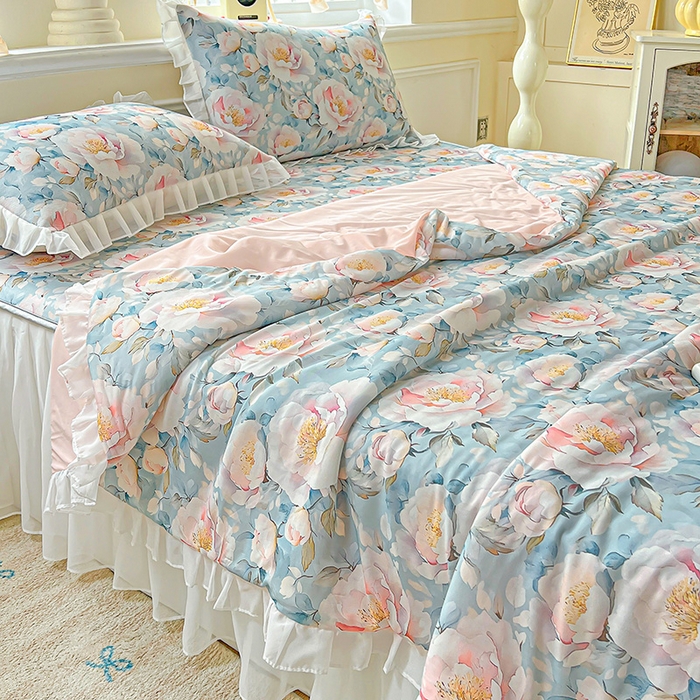 91家纺网 家纺一手货源 找家纺 栩裕纺织 2026新款（常年不断货）A类凉感丝床裙款凉席夏被四件套花边空调被三件套 轻素