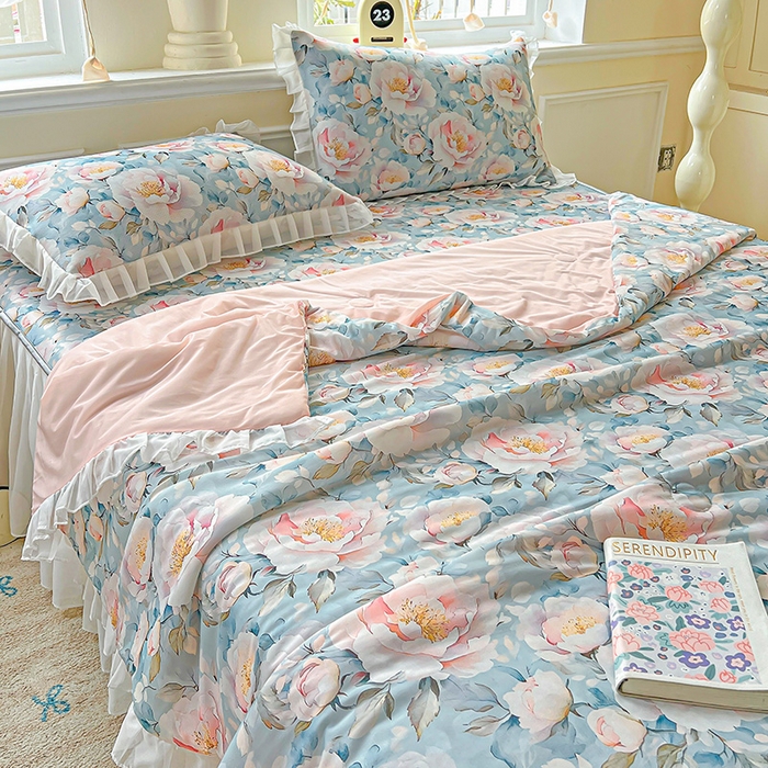 91家纺网 家纺一手货源 找家纺 栩裕纺织 2026新款（常年不断货）A类凉感丝床裙款凉席夏被四件套花边空调被三件套 轻素