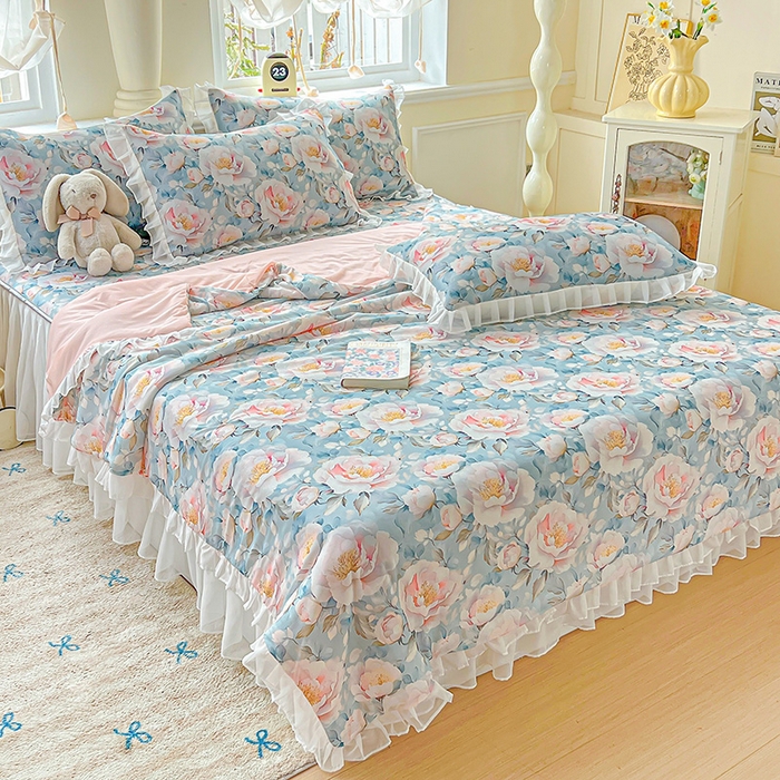 91家纺网 家纺一手货源 找家纺 栩裕纺织 2026新款（常年不断货）A类凉感丝床裙款凉席夏被四件套花边空调被三件套 轻素