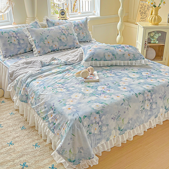 91家纺网 家纺一手货源 找家纺 栩裕纺织 2026新款（常年不断货）A类凉感丝床裙款凉席夏被四件套花边空调被三件套 柔情似水