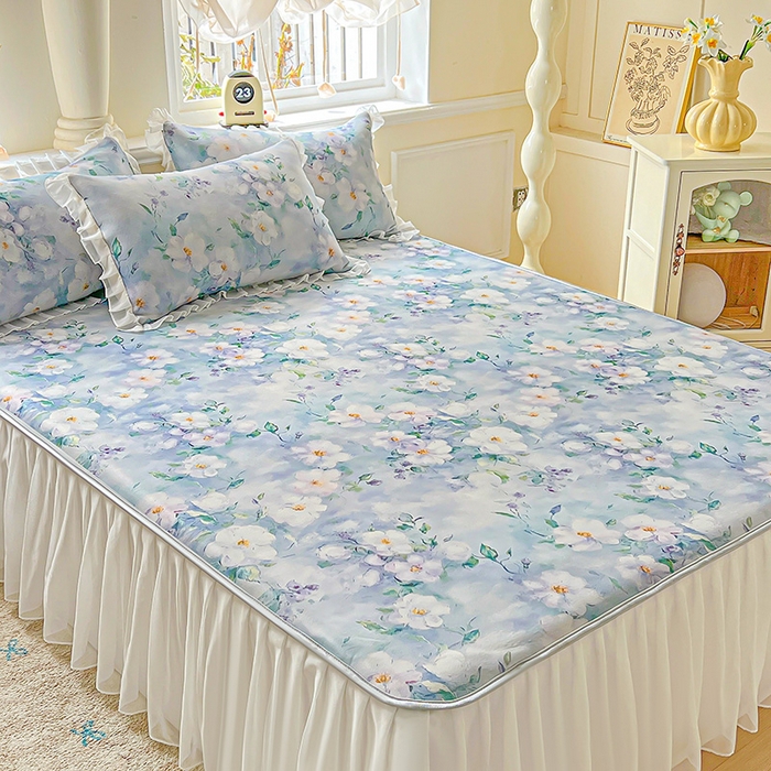 91家纺网 家纺一手货源 找家纺 栩裕纺织 2026新款（常年不断货）A类凉感丝床裙款凉席夏被四件套花边空调被三件套 柔情似水