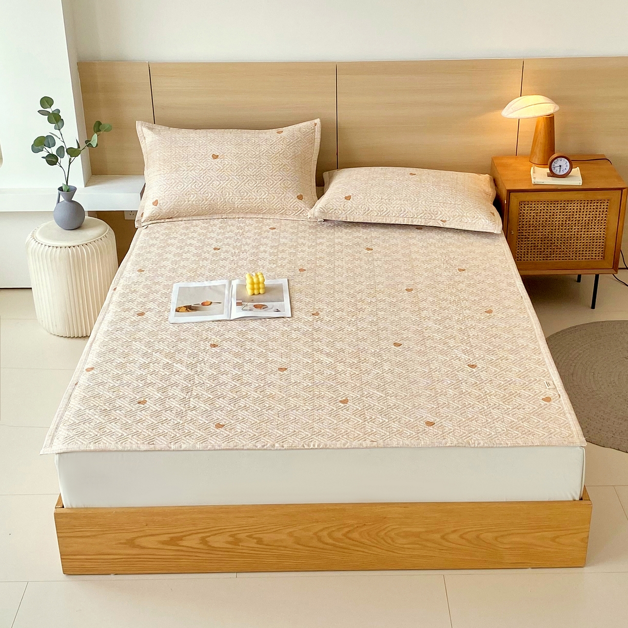 91家纺网 家纺一手货源 找家纺 金鑫汇家纺 2026春夏新款成人床新花型老粗布夹棉床盖软凉席席子可以机洗 心之恋