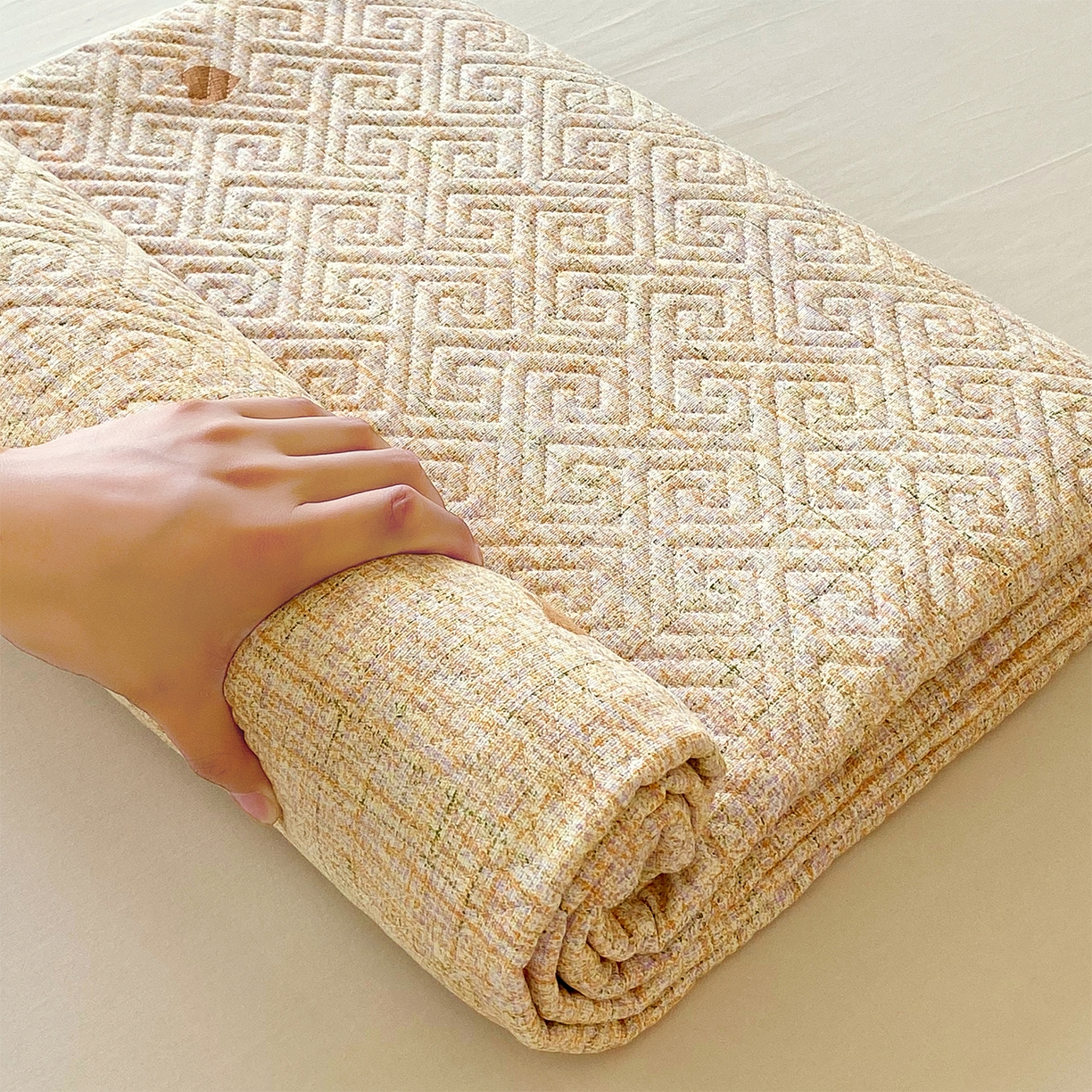 91家纺网 家纺一手货源 找家纺 金鑫汇家纺 2026春夏新款成人床新花型老粗布夹棉床盖软凉席席子可以机洗 心之恋