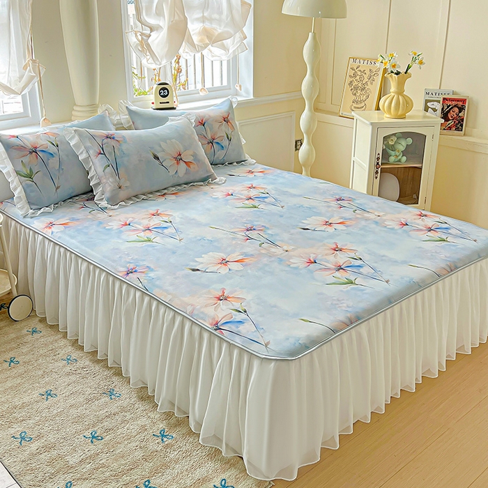 91家纺网 家纺一手货源 找家纺 栩裕纺织 2026新款（常年不断货）A类凉感丝床裙款凉席夏被四件套花边空调被三件套 蒙丽斯