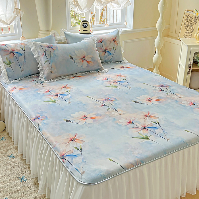 91家纺网 家纺一手货源 找家纺 栩裕纺织 2026新款（常年不断货）A类凉感丝床裙款凉席夏被四件套花边空调被三件套 蒙丽斯