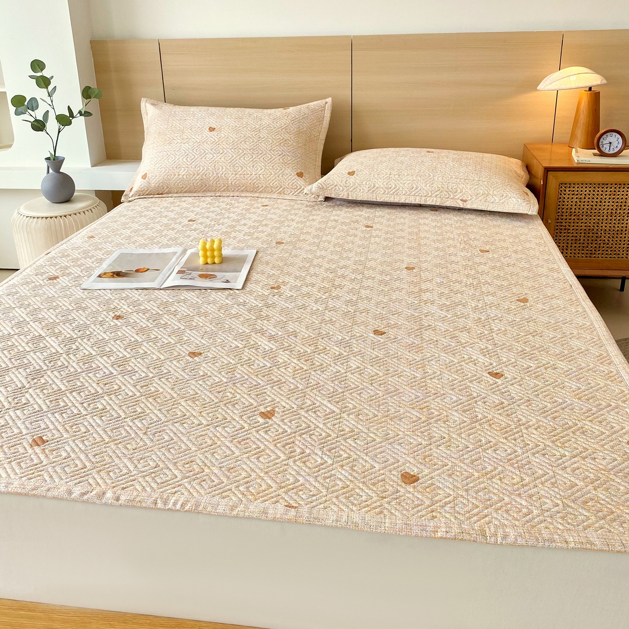 91家纺网 家纺一手货源 找家纺 金鑫汇家纺 2026春夏新款成人床新花型老粗布夹棉床盖软凉席席子可以机洗 心之恋